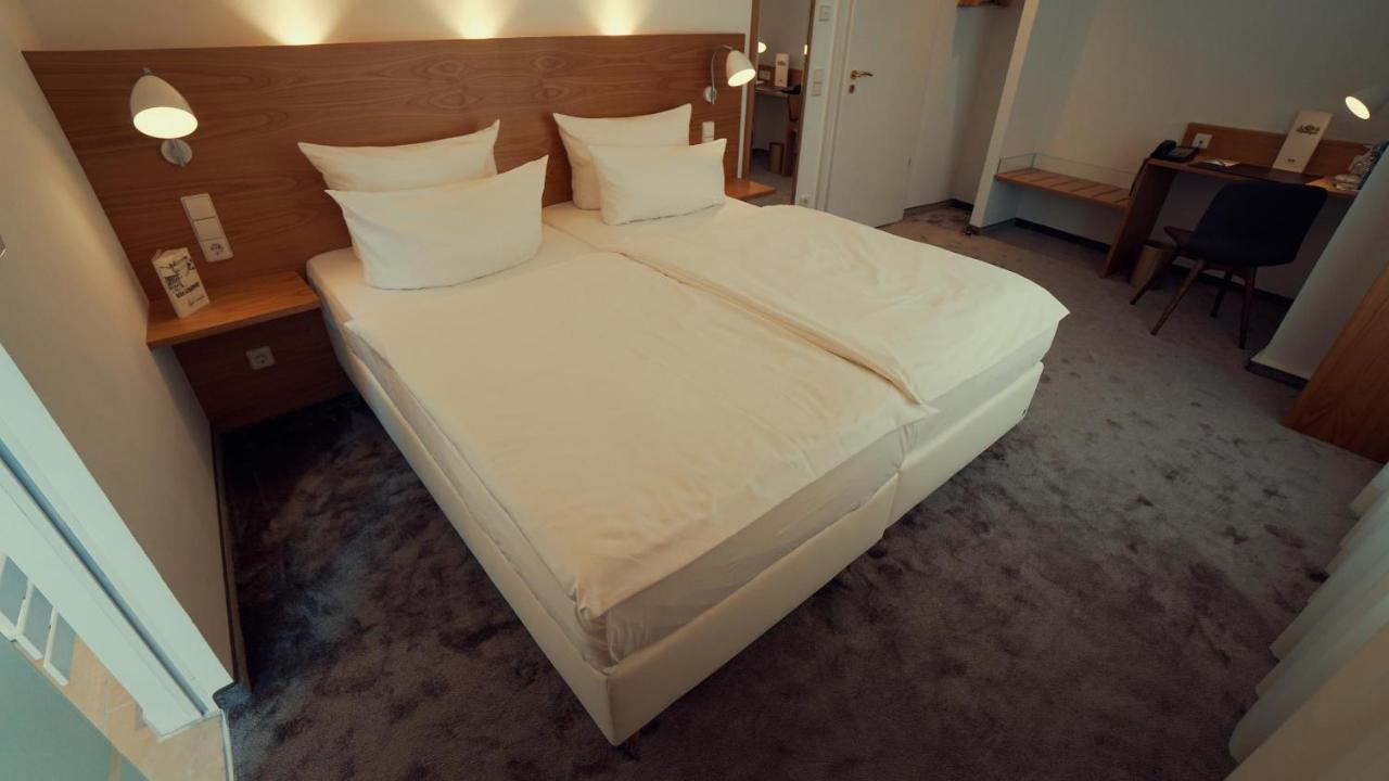 Hotel Adler Asperg Екстер'єр фото