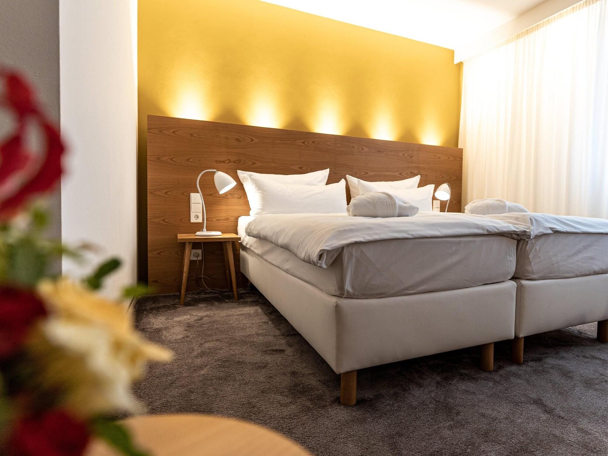 Hotel Adler Asperg Екстер'єр фото