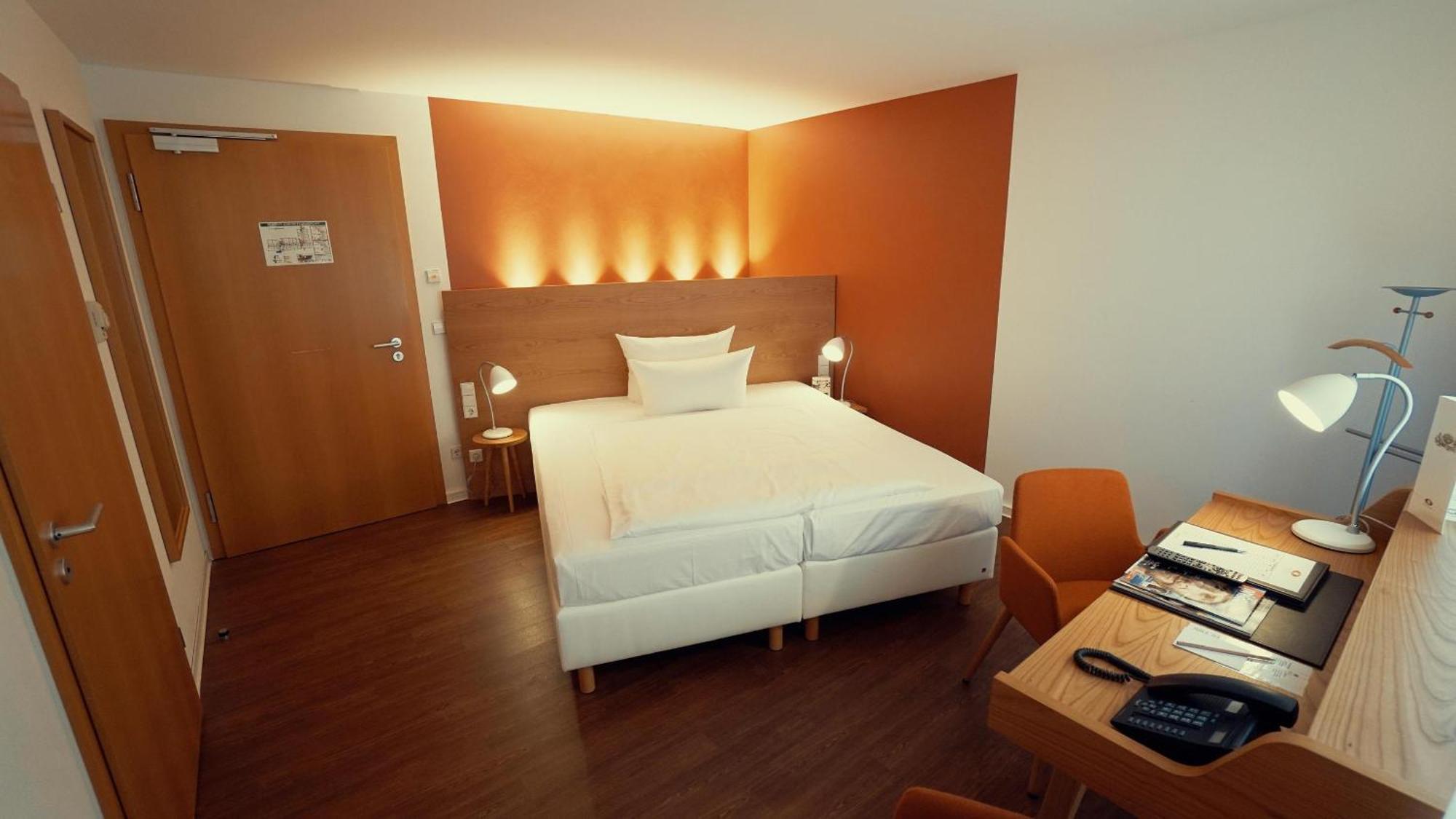 Hotel Adler Asperg Екстер'єр фото