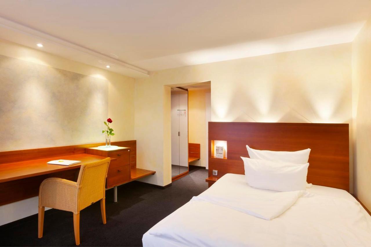 Hotel Adler Asperg Екстер'єр фото