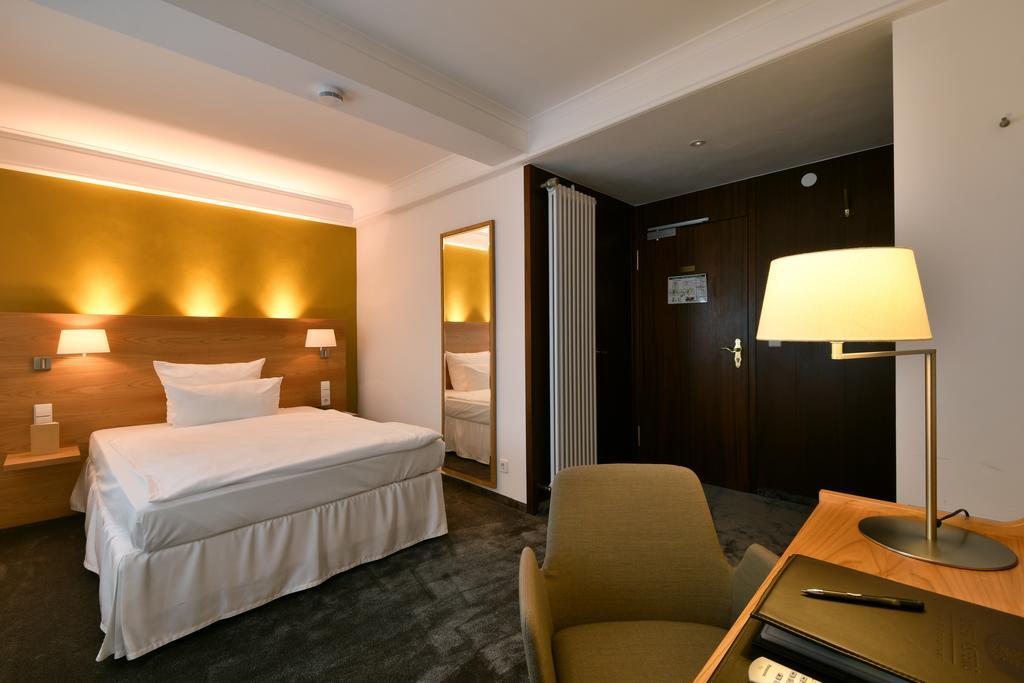 Hotel Adler Asperg Екстер'єр фото