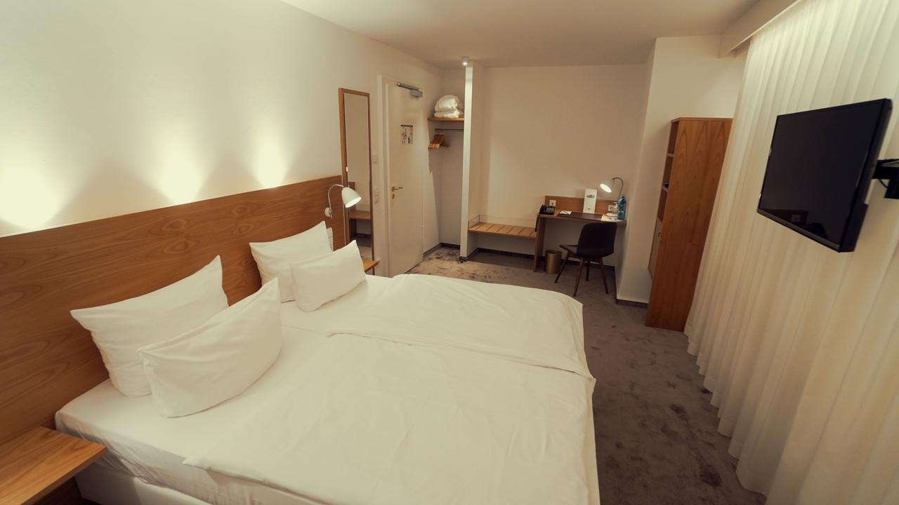 Hotel Adler Asperg Екстер'єр фото